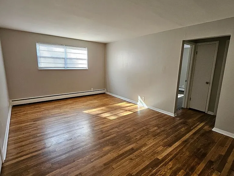 122B N Washington St — Photo 2