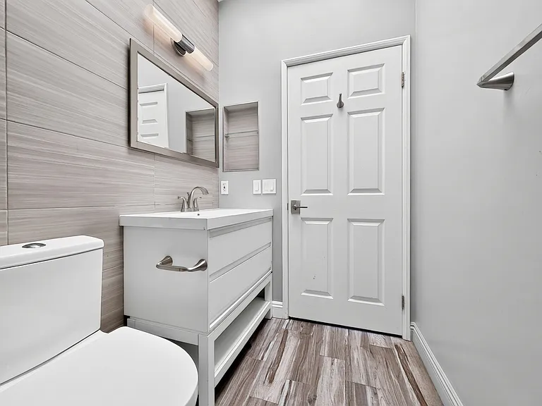 Master En-Suite Bathroom