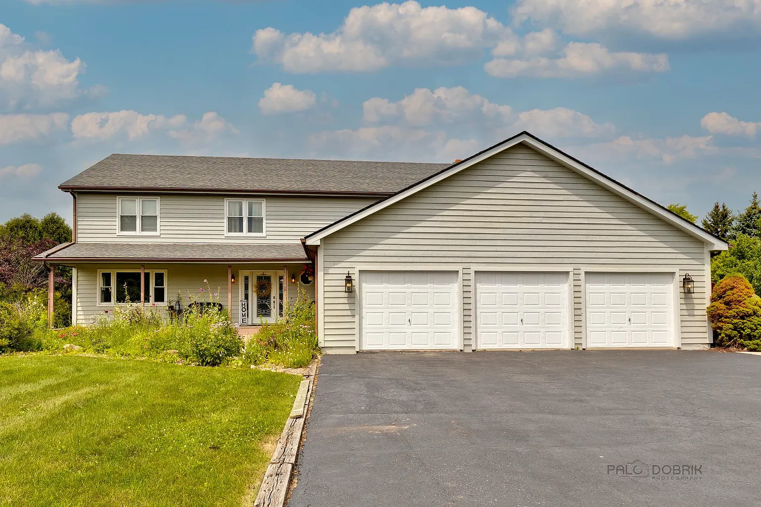 608 Majestic Ln photo 1