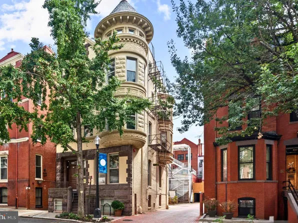 2008 Hillyer Pl NW, Washington, DC 20009