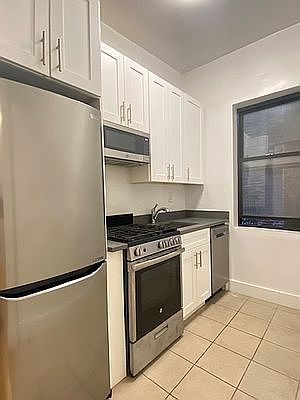 3rd image of 175 W 81st St APT 2E
