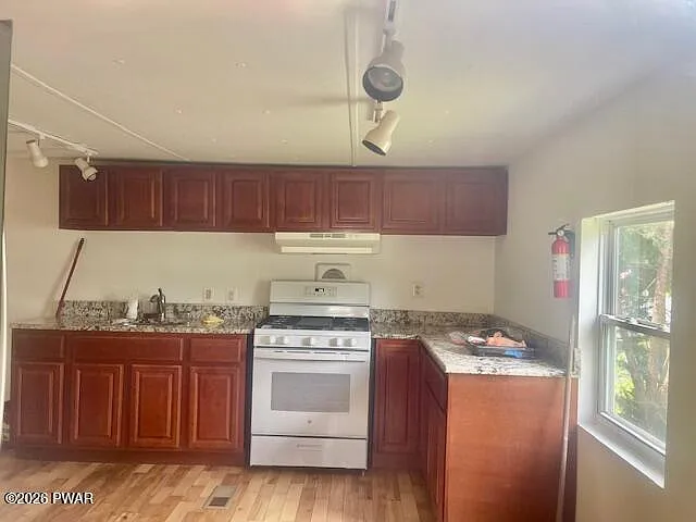 2 bed, 1.0 bath, 672 sqft, $1,350 — Photo 4
