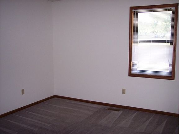 4th image of 411 N Ridgeview Dr APT A