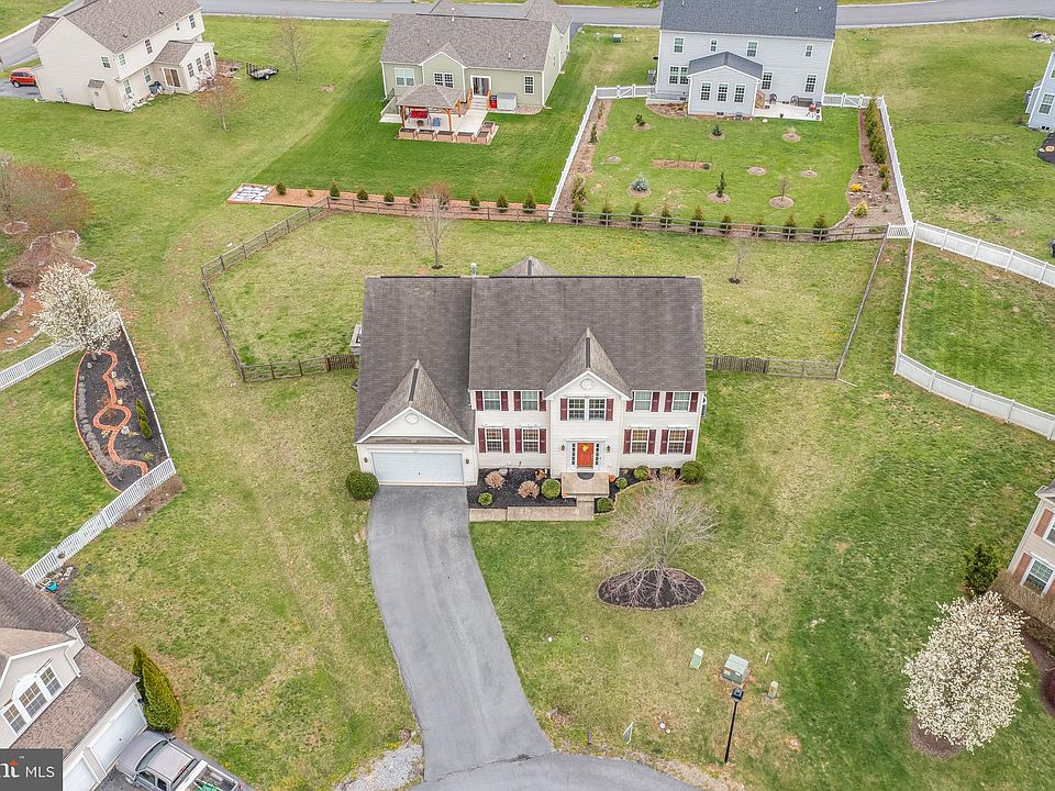 1st image of 46 Moffett Dr
