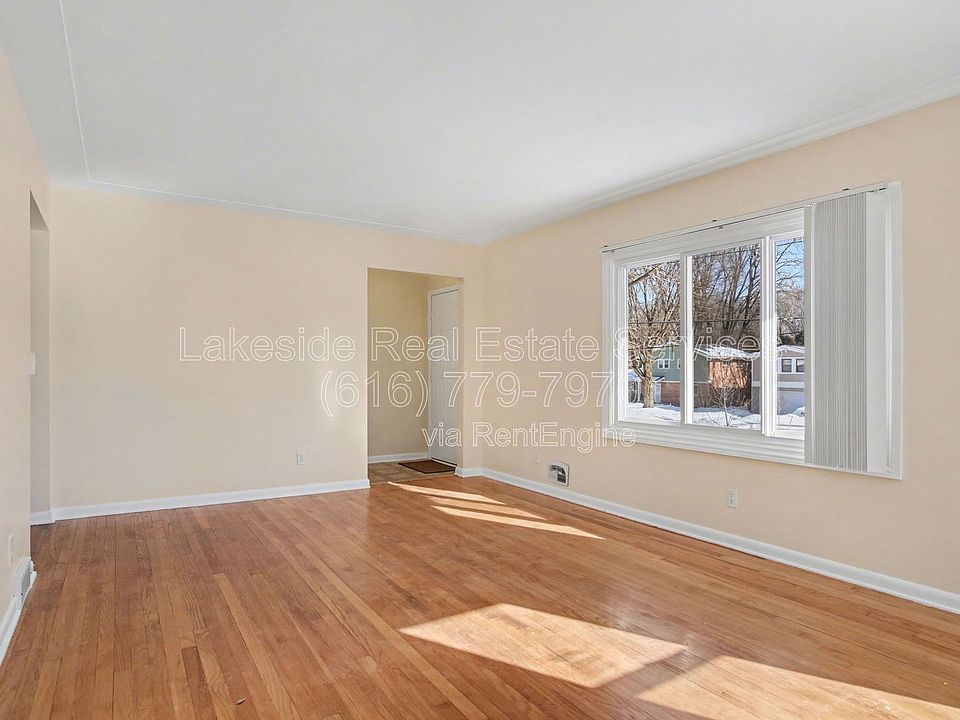 1st image of 1421 Ball Ave NE