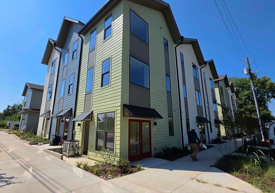 1st image of 1121 Allene Ave SW #201