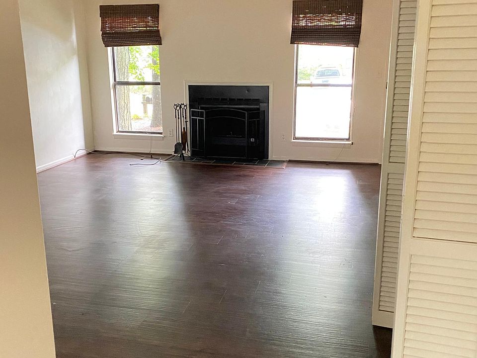 1st image of 7233 Woods Crossing Dr
