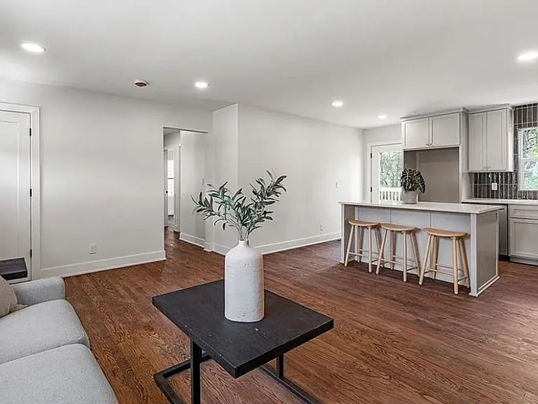 6111 W 58th St — Photo 5