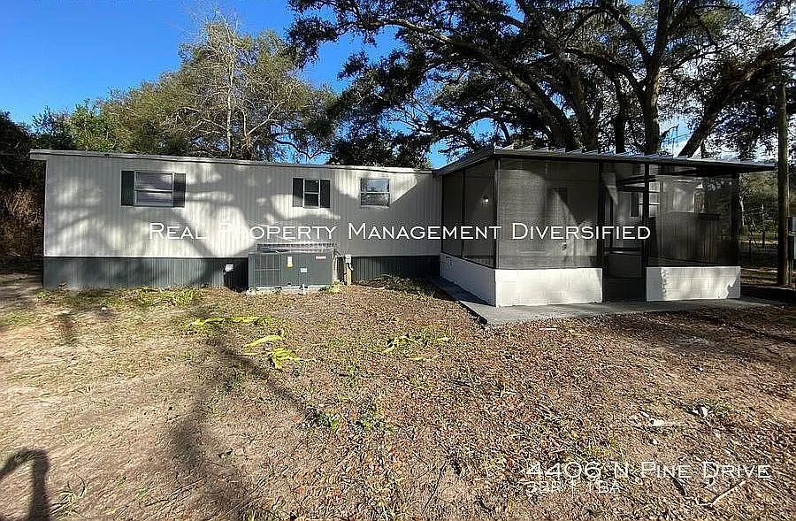 Building Photo - 4406 N Pine Dr