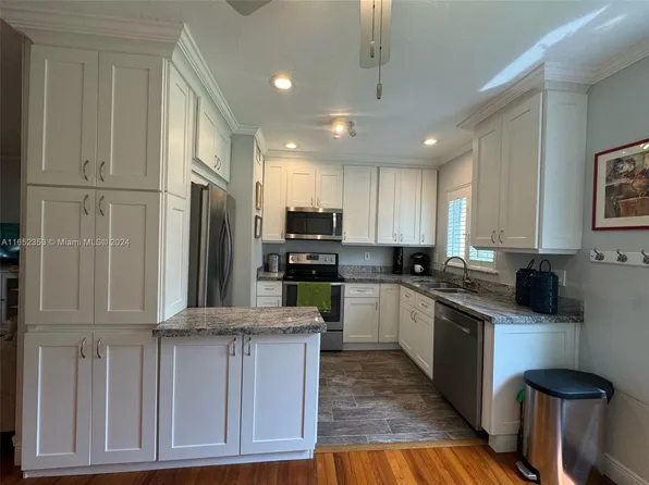 5530 SW 76th St APT A, Miami, FL 33143