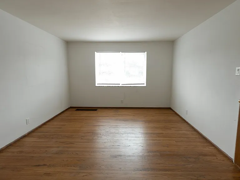 1718 E Broadway — Photo 17