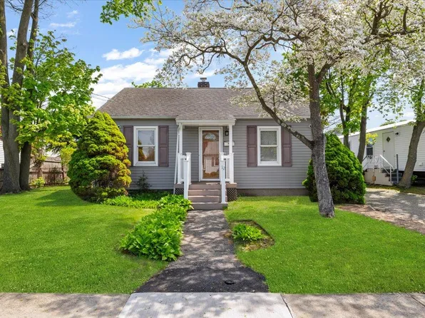 12 Leyden Street, Huntington Station, NY 11746
