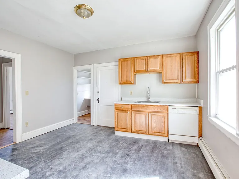 429 New Britain Ave #2 — Photo 5