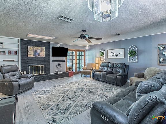 4th image of 814 Estate Dr