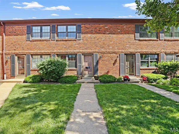 7965 Royal Arms Ct, Saint Louis, MO 63123