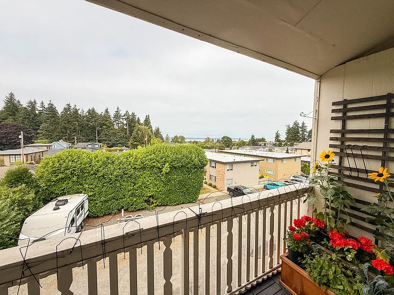 630 5th Ave S #208 — Photo 4