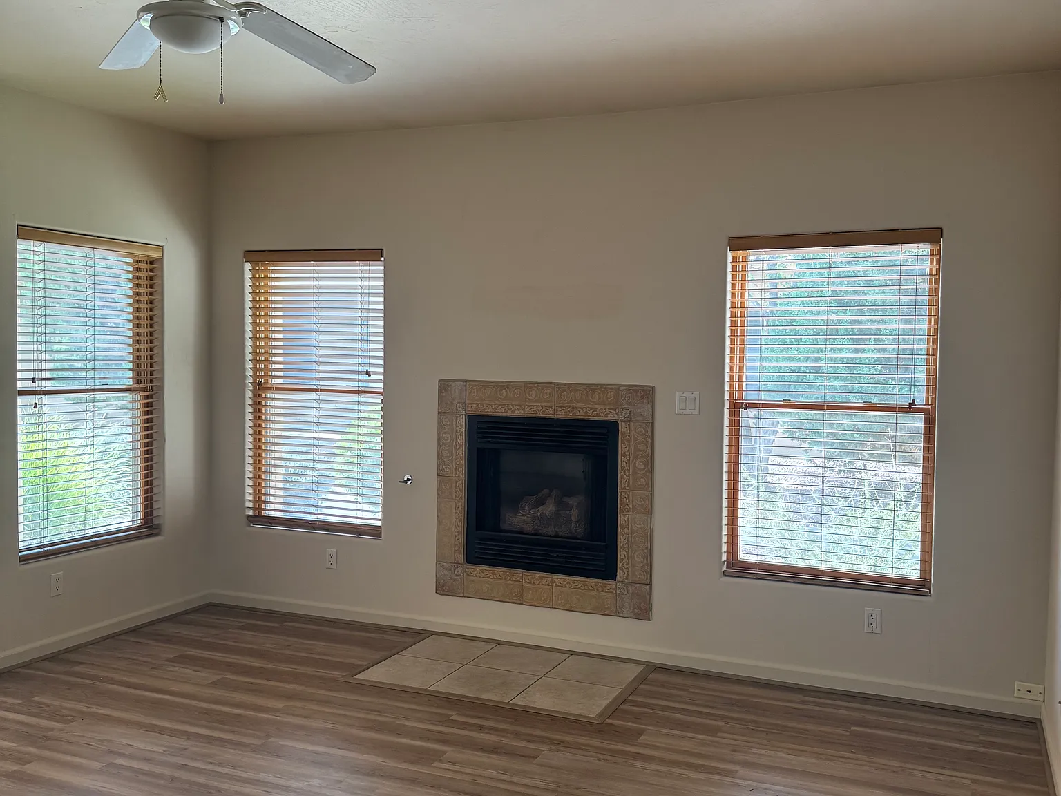 3 bed, 1200 sqft, $1,900 — Photo 4