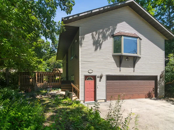 26736 N Circle Dr, Mundelein, IL 60060