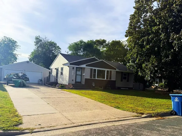 5060 Clearview St NE, Fridley, MN 55421
