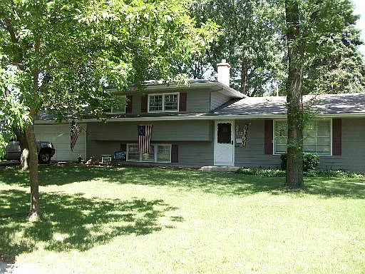 1124 Emerald Dr photo 1
