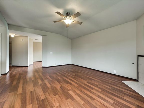 3rd image of 2401 Hampton Dr