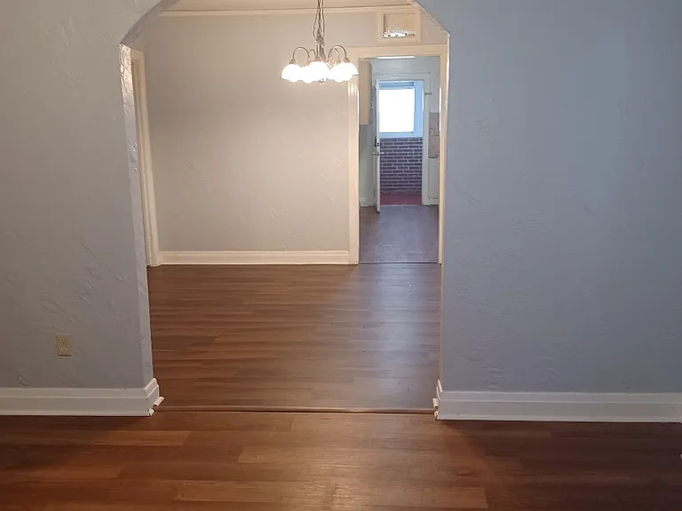 5918 N Pearl St — Photo 1