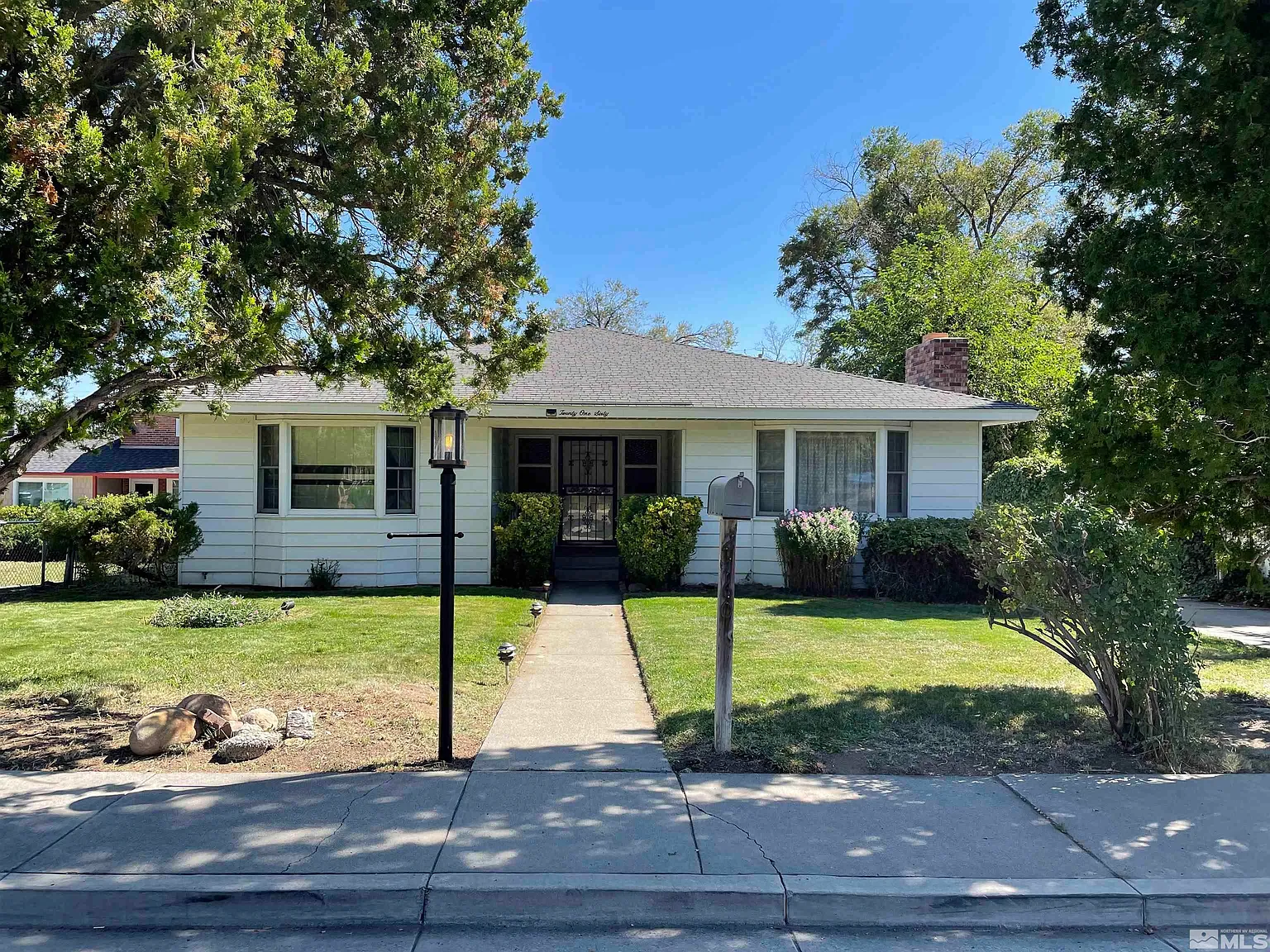 2160 Humboldt St photo 1