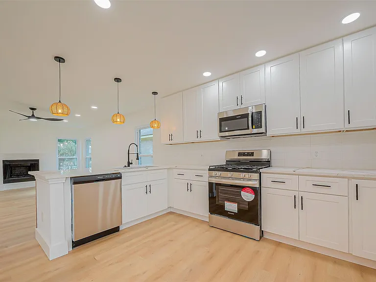 3010 Bandell Dr — Photo 9