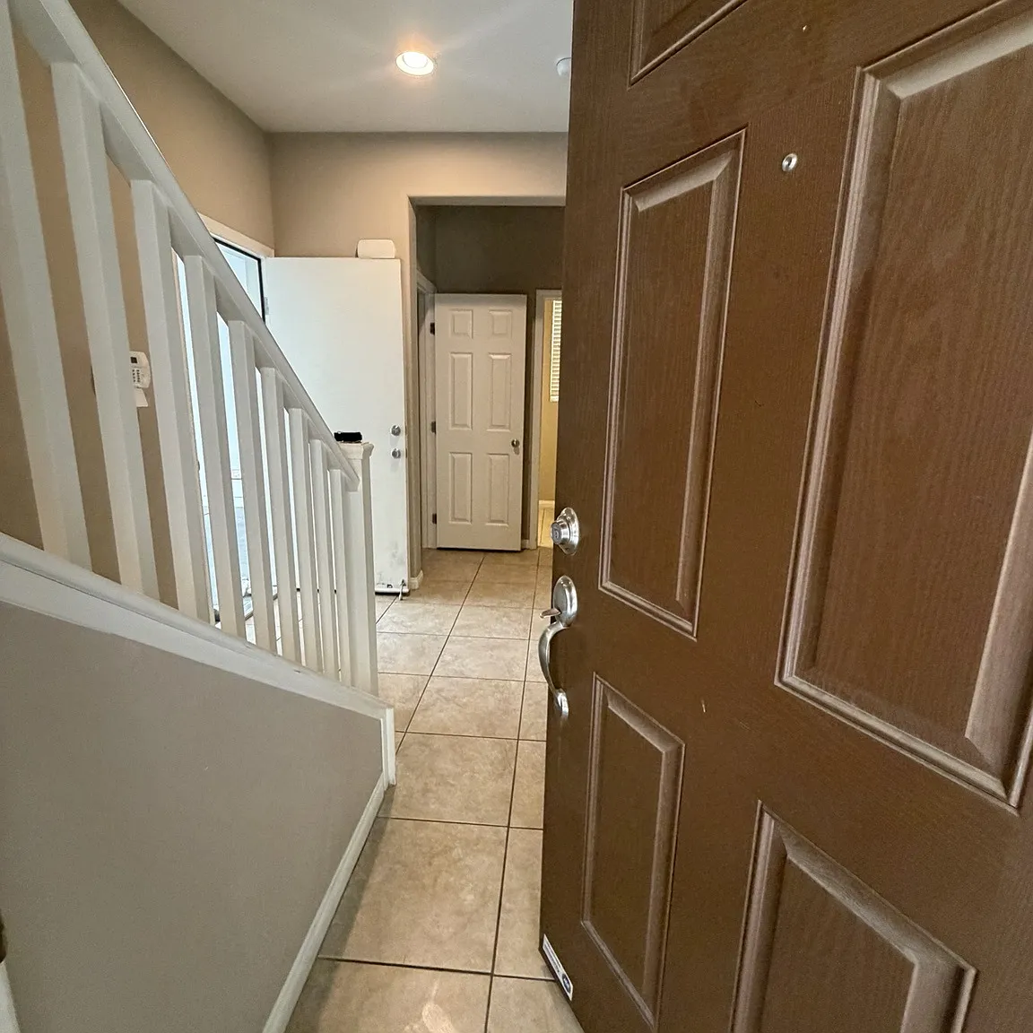 4 bed, 1921 sqft, $2,400 — Photo 4