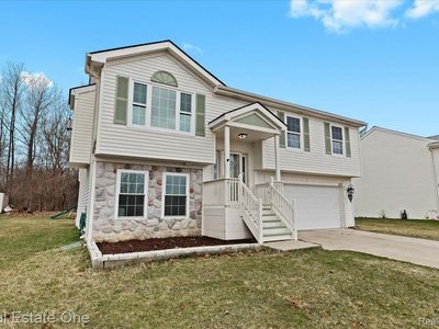 573 Carriage Hill Dr, Fenton, MI, 48430