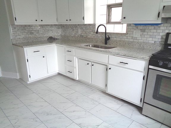 5th image of 3253 S 59th Ct