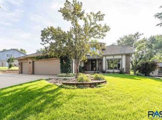 4604 S Twin Ridge Rd, Sioux Falls, SD 57105