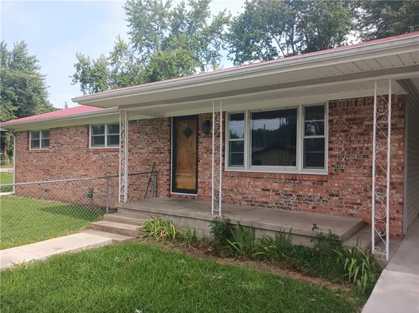 301 Pine St, Green Forest, AR 72638