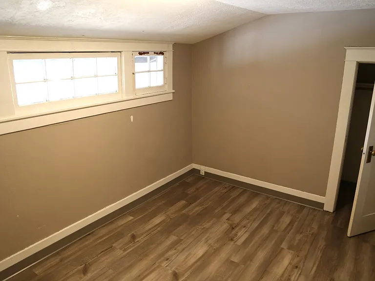955 NW Van Buren Ave — Photo 7