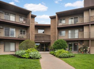 3440 Golfview Dr Unit 112, Eagan, MN 55123