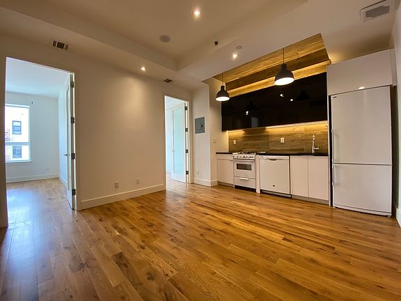 4th image of 73 Montrose Ave #6O