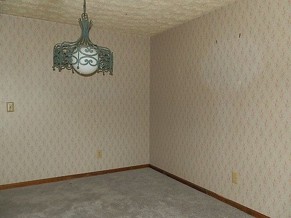 4th image of 2301 Country Club Dr SE