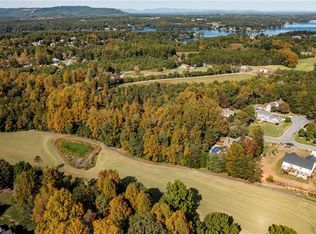 4953 Elmhurst Dr NE, Hickory, NC 28601