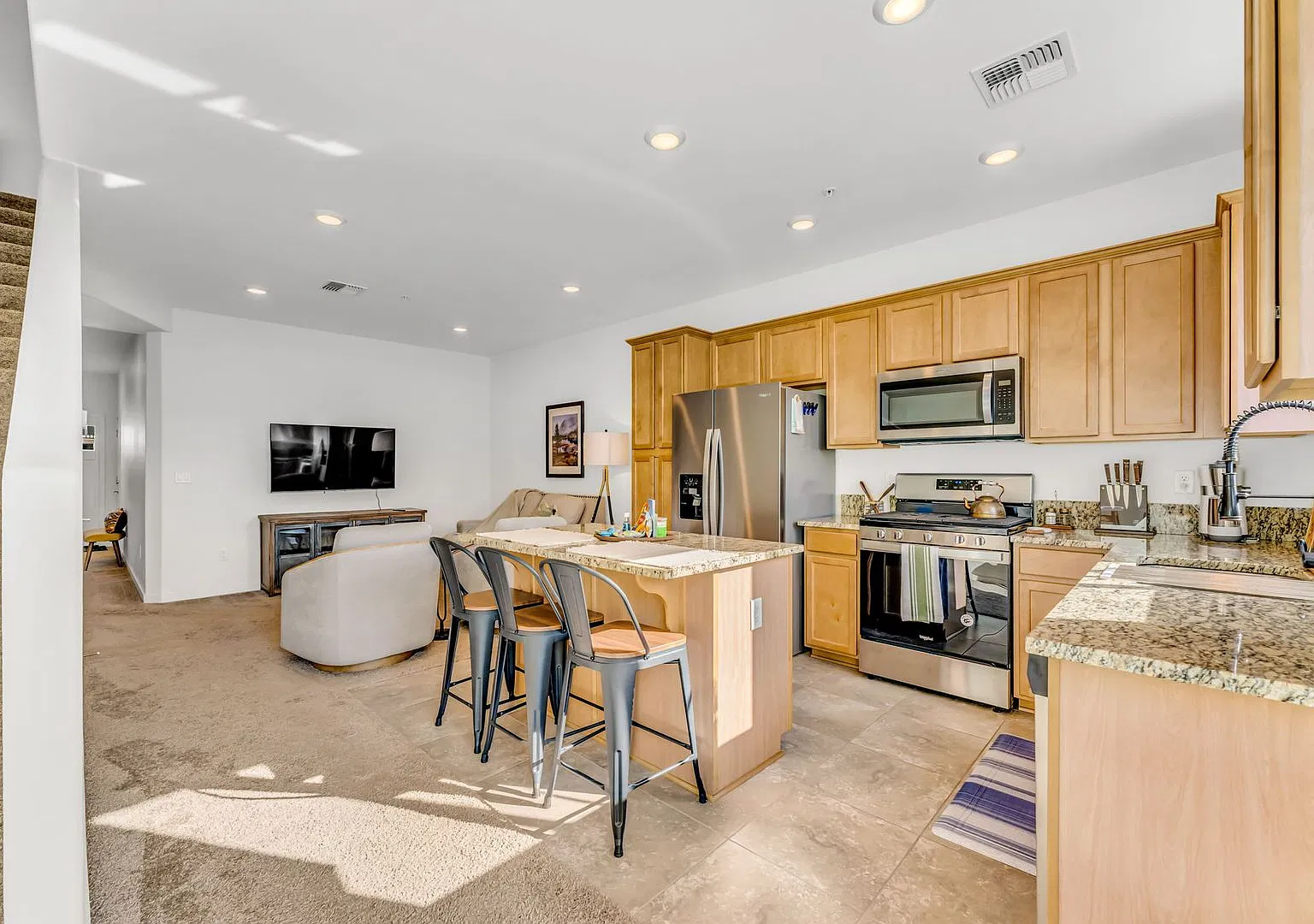 Fully Furnished Townhome With Utilities Included And Flexible Lease Options Available. — Photo 1