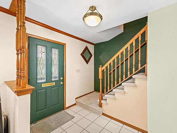 4th image of 706 Walnut STREET