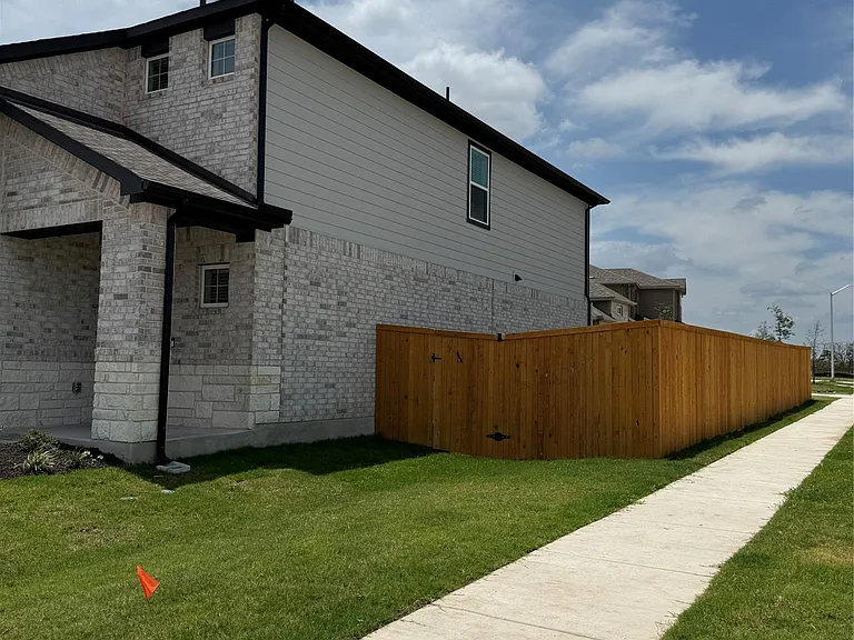 593 Tailwind Dr — Photo 2