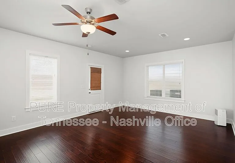 729 Cottage Park Dr — Photo 4