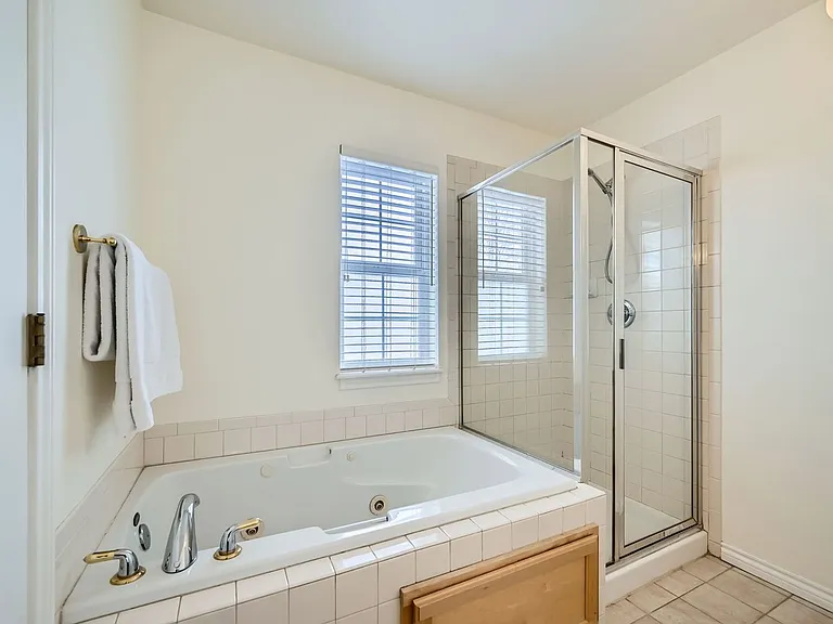 2524 Lexington St — Photo 16