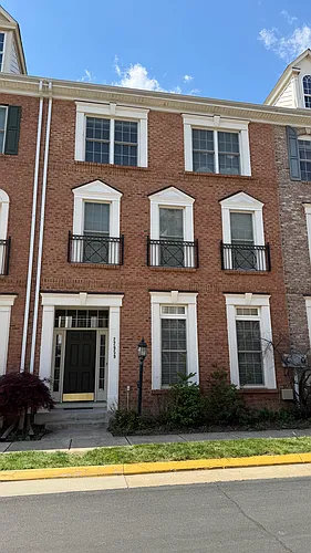 22959 Fanshaw Sq Photo 1