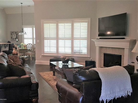 4th image of 4445 Woodgate Ln