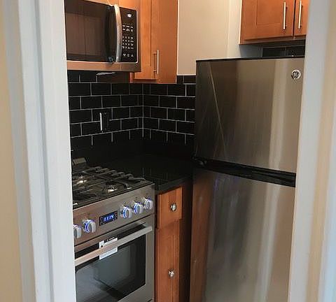 5th image of 200 W 15th St APT 2B