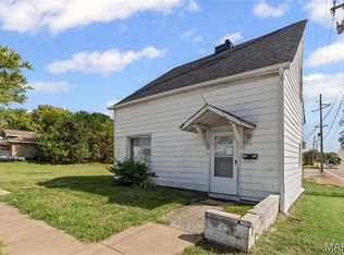318 S 20th St, Belleville, IL 62226