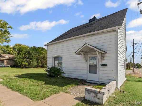 318 S 20th St, Belleville, IL 62226