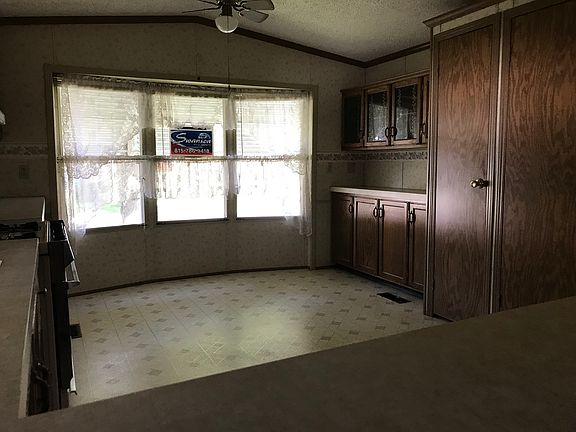 4th image of 69 Birch Dr