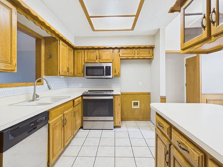 5822 Syracuse Dr — Photo 12